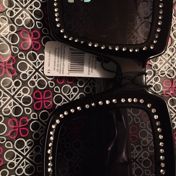 Free classy Rhinestone shades - Picture 3 of 5